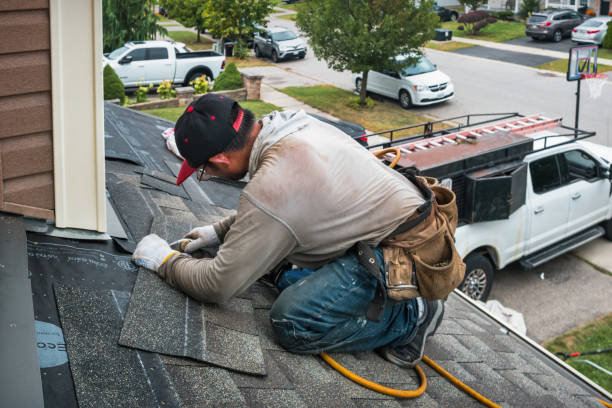 Professional Emergency Roof Repair technician working in Como, NC